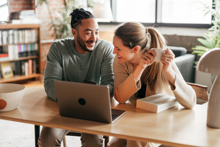 Together in Finance: Couple Analyzes Statements for Better Budgeting